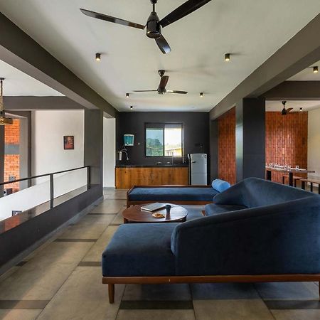 Two Villa By Stayvista With Infinity Pool, Farm & Mountain Views, Modern Interiors Karjat Exteriör bild
