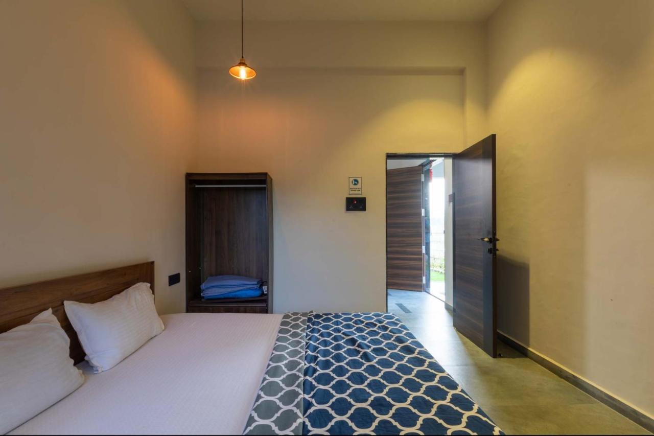 Two Villa By Stayvista With Infinity Pool, Farm & Mountain Views, Modern Interiors Karjat Exteriör bild